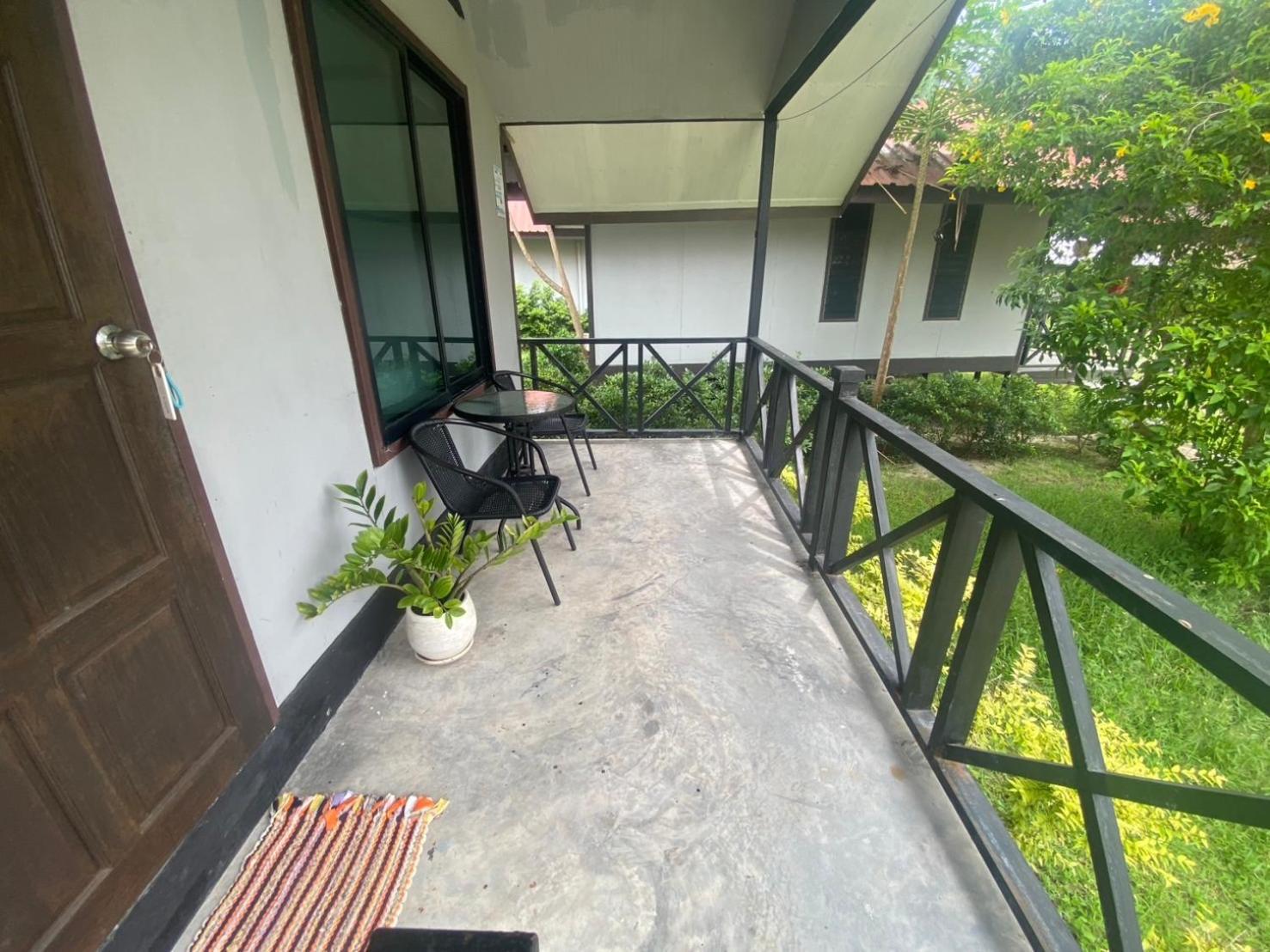Phangan Chalet Bungalow & House Чалоклум Екстер'єр фото